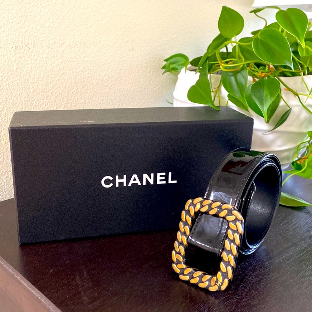 CHANEL Vintage Black Patent Leather Trompe L'oeil Belt